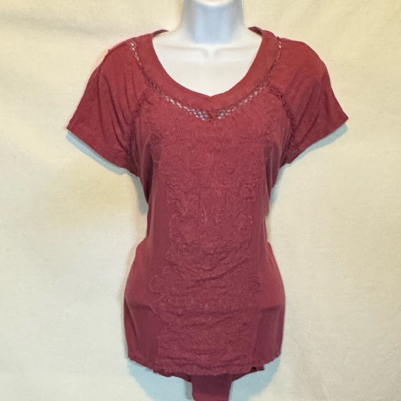 Gloria Vanderbilt Tops - F-74 Gloria Vanderbilt Pink Embroidered Lace Trim Short Sleeve Pullover Blouse